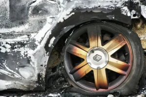 ciri2 alternator mobil rusak car alternator close up damaged